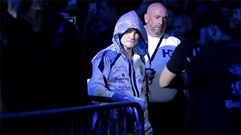 Vật phẩm huyền thoại của Ricky Hatton được đem đấu giá