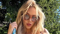 Mỹ nhân làng golf có fan cực 'dị'