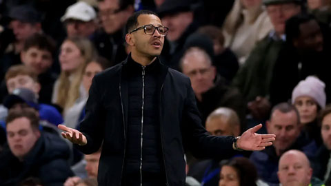 Liam Rosenior thừa nhận sai lầm chiến thuật nhưng vẫn trách trọng tài