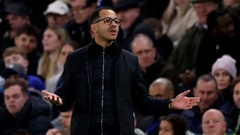 Liam Rosenior thừa nhận sai lầm chiến thuật nhưng vẫn trách trọng tài