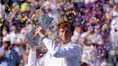 Jannik Sinner sánh ngang Roger Federer và Novak Djokovic