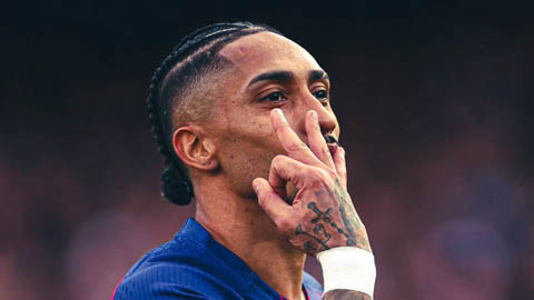 Raphinha 'chắp cánh' cho Barca với cú hat-trick thứ 3 trong sự nghiệp