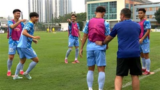 VIDEO Moric và các đồng đội cực phấn khích với trò giải trí của trợ lý HLV U23 Việt Nam