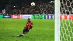 Nottingham viết lại lịch sử nhờ màn đá luân lưu siêu tệ của Midtjylland