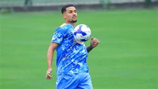 Hoàng Hên là số 9 mới của ĐT Việt Nam, phối hợp ghi bàn với Xuân Son trong ngày tái hợp