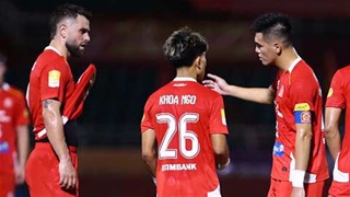 HLV Lê Huỳnh Đức nói gì khi Tiến Linh nhường đá pen cho Khoa Ngô