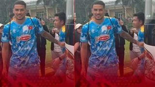 Khoảnh khắc tiền đạo Đỗ Hoàng Hên lần đầu xuất hiện với chiếc áo ĐT Việt Nam 