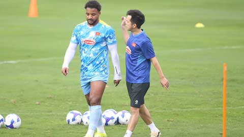 Xuân Son phải bỏ tập giữa chừng ở tuyển Việt Nam