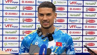 VIDEO Hoàng Hên trả lời bằng tiếng Việt đầy tự hào ngay buổi tập đầu tiên của ĐT Việt Nam