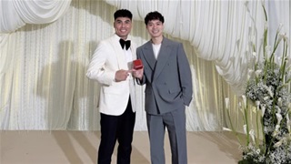 Văn Toàn mang nhẫn cưới lên sân khấu cho Đức Huy - MC Mù Tạt