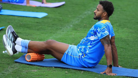 Xuân Son khoe bắp đùi cỡ đại khi tập hồi phục chấn thương