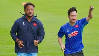 VIDEO Xuân Son tập luyện cực hăng,  HLV Kim Sang Sik thở phào nhẹ nhõm