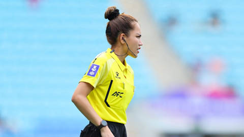 Nữ trọng tài xinh đẹp Hà Thị Phượng tạo 'cơn sốt' 