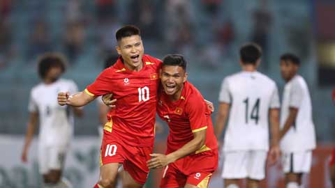 Xuân Mạnh đánh đầu tung lưới Bangladesh nâng tỷ số lên 2-0