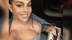 Bí quyết làm đẹp độc đáo của Georgina Rodriguez gây sốt mạng xã hội