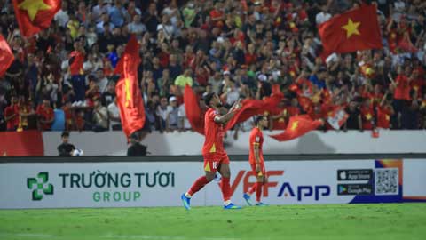 Vỡ òa cảm xúc khi Xuân Son lập cú đúp: Việt Nam 3-0 Malaysia