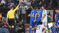 3 quyết định tranh cãi thay đổi vận mệnh trận Bosnia & Herzegovina vs Italia