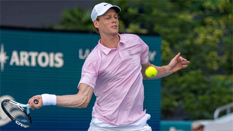 Jannik Sinner còn cách Carlos Alcaraz 50 điểm