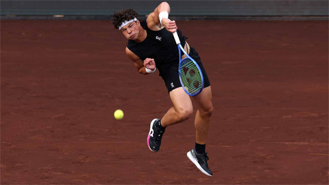 21 cú ace đưa tài năng trẻ nước Mỹ vào tứ kết giải đất nện ở Houston