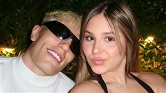 Alejandro Garnacho khoe bạn gái nóng bỏng trên MXH