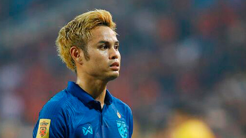 Theerathon Bunmathan gần 40 tuổi vẫn phải ‘gánh’ Thái Lan