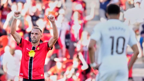 Kylian Mbappe lép vế toàn diện trước Muriqi