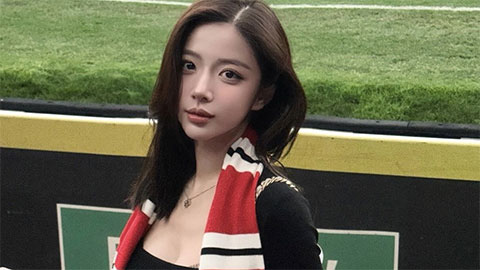 Hot girl Hằng Phan khiến fan MU 'đổ gục' từ ánh nhìn đầu tiên