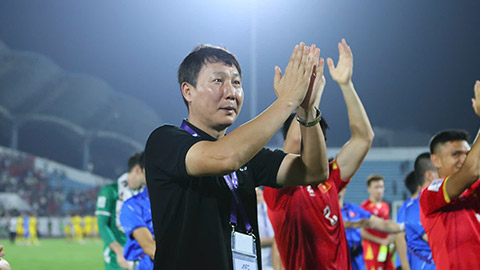 ĐT Việt Nam khiến cả thế giới chú ý, HLV Kim được khen hết lời