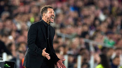 Diego Simeone có hành động khác người sau khi đánh bại Barca 
