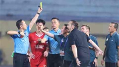 Trợ lý của Thể Công Viettel bất bình khi HLV Popov nhận thẻ đỏ