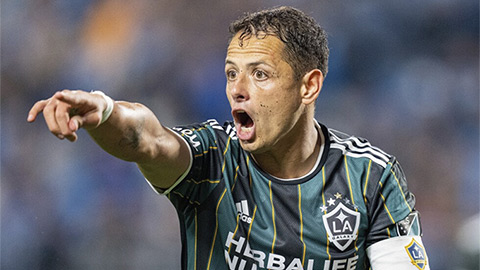 Chicharito đổi nghề sau 4 tháng thất nghiệp