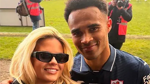 Người đẹp bốc lửa  làm lu mờ cả bạn trai trong ngày trọng đại