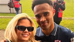 Apollonia Llewellyn - Người đẹp bốc lửa  làm lu mờ cả bạn trai trong ngày trọng đại