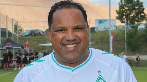 Dị nhân Ailton tự 'bán mình' và bán cả Giày Vàng