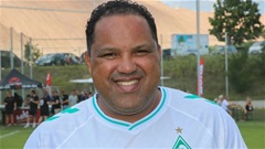 Dị nhân Ailton tự 'bán mình' và bán cả Giày Vàng