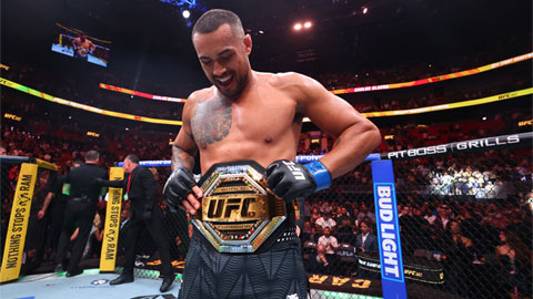 Carlos Ulberg trở thành tân vương UFC hạng dưới nặng