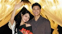 Hậu vệ Vũ Văn Thanh cầu hôn bạn gái