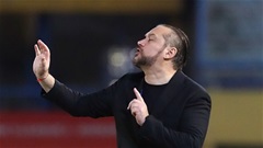 HLV Popov bị phạt nặng sau phản ứng trọng tài