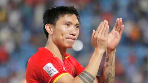 Vì sao Văn Hậu rớt giá mạnh trên thị trường chuyển nhượng thế giới?