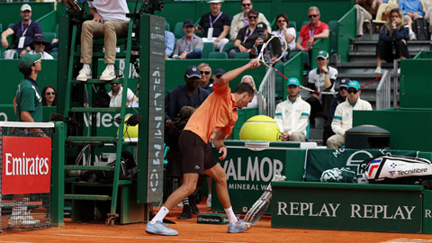 Daniil Medvedev bị phạt nặng sau hành vi đập vợt tại Monte Carlo