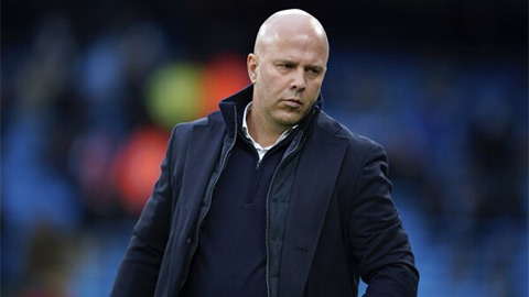 Fan Liverpool phẫn nộ trước hai quyết định của Arne Slot