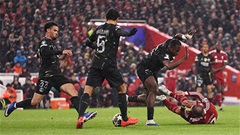VAR khiến Liverpool mất phạt đền gây tranh cãi