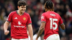 Maguire nhận thêm án phạt, MU dùng cặp trung vệ có tổng tuổi 39 đấu Chelsea