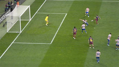 VAR lại làm khổ Barca