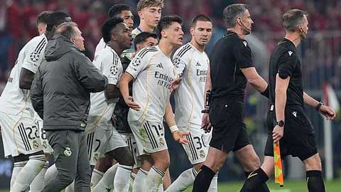 Cận cảnh Arda Guler và đồng đội nổi điên với trọng tài sau thất bại trước Bayern