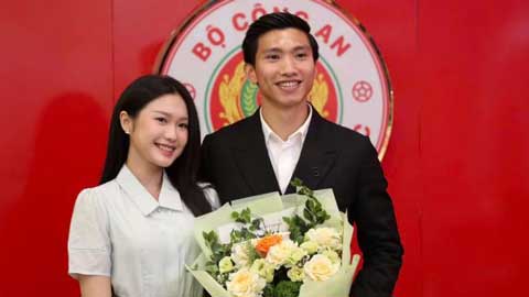 Doãn Hải My đồng hành cùng Đoàn Văn Hậu trong ngày gia hạn hợp đồng với CLB Công an Hà Nội 