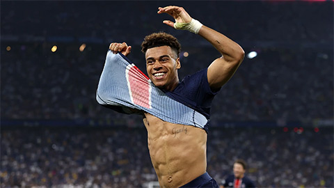 Tin giờ chót 16/4: Saha tiến cử ngôi sao 'như Ronaldo thời trẻ' cho MU