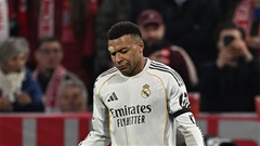 Mbappe có hành động lạ ngay trước khi bóng lăn