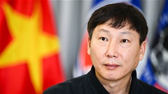 HLV Kim Sang Sik nhắc khéo cầu thủ Việt Nam hạn chế câu giờ 