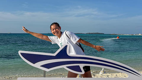 Ánh Viên bơi cùng cá mập ở Maldives